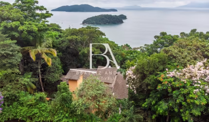 Linda casa no meio da Mata Atlântica, com vista mar.