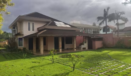 Casa para Venda em Joinville, América, 3 dormitórios, 1 suíte, 4 banheiros, 5 vagas