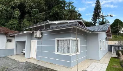 Casa para Venda em Joinville, Glória, 3 dormitórios, 1 suíte, 3 banheiros, 3 vagas