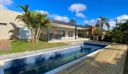 CASA TÉRREA CONDOMÍNIO SÃO JOAQUIM 4 SUÍTES COM PISCINA