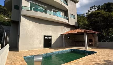 Luxuosa casa em condomínio para locação no Alpes de Caieiras-SP: 4 quartos, 4 suítes, 2 salas, 5 banheiros, 2 vagas, 400m².