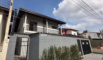 Aluguel de Casa em Condomínio de Alto Padrão em Nova Caieiras-SP: 3 Quartos, 1 Suíte, 2 Salas, 4 Banheiros, 6 Vagas e 250m² de Área.