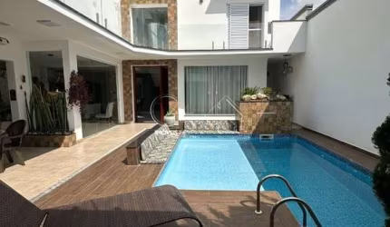 Casa de luxo em condomínio: 3 quartos, 3 suítes, 3 salas, 5 banheiros, 3 vagas, 360m² em Nova Caieiras - Caieiras-SP