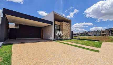 Casa Nova em Condomínio de Alto Padrão em excelente localização no Residencial Alto do Castelo com 364,50m² de terreno e 204,73m² de área construída.