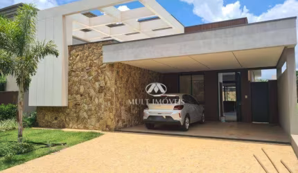 Casa Térrea em Condomínio com 360m² de terreno e 200m² de área construída.