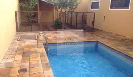 Casa térrea em excelente localização no Bairro Lagoinha com terreno de 420m² e 207m² com 4 dormitórios, sendo 2 suítes.