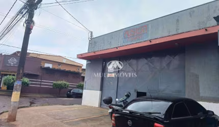 Galpão em ótima localização com 220m² de área útil