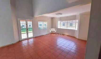 Sobrado em excelente localização no Bairro Ribeirânia com 400m² de terreno e 323m² de área útil.