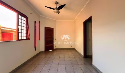Casa Comercial em excelente localização no Bairro Jd. Irajá com terreno 352m² e 238m² de área privativa.