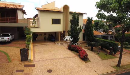 Maravilhoso Sobrado em Condomínio Fechado de Alto Padrão com 900m² de terreno e 500m² de construção.