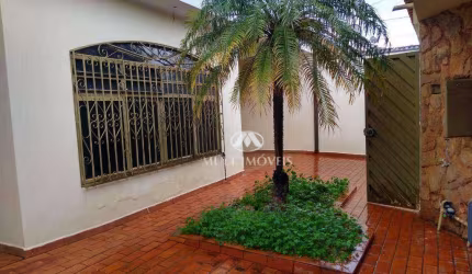 Casa Térrea no Bairro Monte Alegre com terreno de 319m² e 233m² de área construída, 3 quartos sendo 3 suítes.