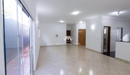 Linda Casa Térrea e toda reformada em excelente localização no Bairro Candido Portinari com terreno de 336m² e 195,46m² de área útil