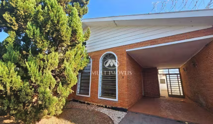 Casa Térrea em excelente localização no Bairro Jd América com terreno de 250m² e 155,64m² de área útil.