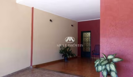 Casa térrea em ótima localização no Bairro Pq. dos Bandeirantes com terreno de 208m² e 178,95m² de construção.