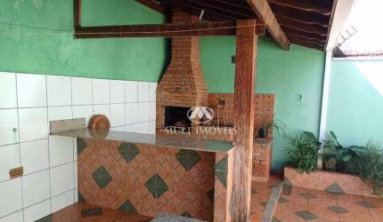 Casa térrea localizada no Bairro Palmares com terreno de 336m² e 213m² de  construção.