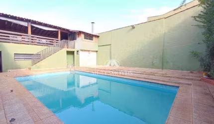 Sobrado com elevador, varanda gourmet e piscina em ótima localização no Bairro Vila Virginia, com terreno de 450m² e 511,31m² de construção.