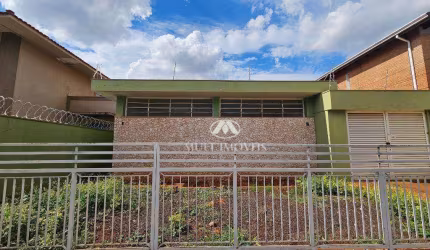 Casa Térrea em excelente localização no Bairro Boulevard com terreno de 460m² e 232,27m² de área construída.