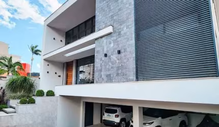 Viva o Luxo e o Conforto em um Sobrado Imponente no Residencial Champagnat, Jaraguá do Sul!