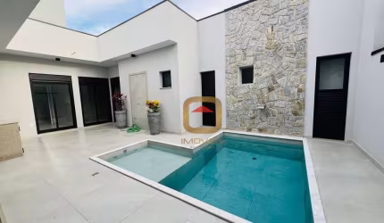 Casa com três suítes, escritório e piscina à venda