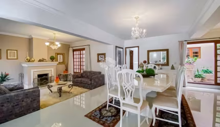 Residência de Alto Padrão com Vista Privilegiada para o Guaíba - Exclusividade e Sofisticação em Porto Alegre