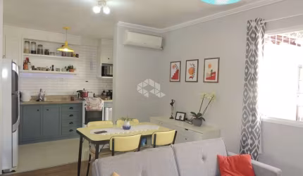 Casa térrea em condomínio fechado com 81 m² construídos, 2 dormitórios