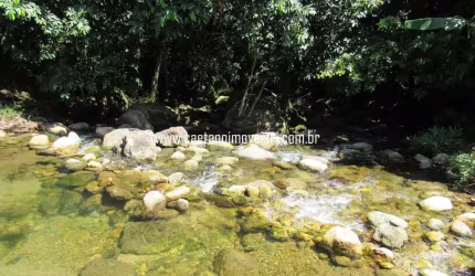 Chácara Cercada Por Cachoeira