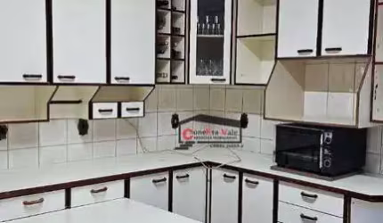 Sobrado com 4 dormitórios à venda, 200 m² por R$ 1.100.000,00 - Jardim das Indústrias - São José dos Campos/SP