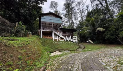 Casa no Camorim (próximo ao Riocentro), cachoeira privativa no portão e poucos vizinhos.