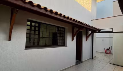 Casa com 3 quartos à venda na Rua Bahia, Jardim Califórnia, Taubaté, 190 m2 por R$ 800.000