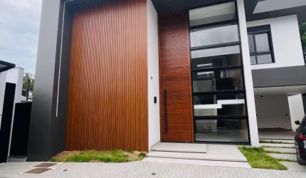 Casa Exclusiva e Sofisticada em Condomínio Fechado no América