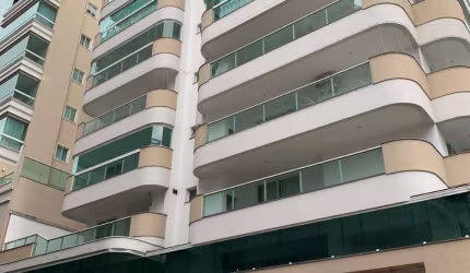 Apartamento com 3 quartos à venda em Meia Praia