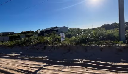 Terreno de Frente para a Praia do Ervino