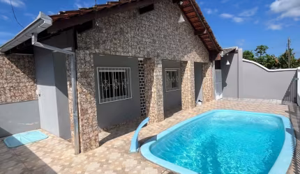Linda Casa com Vista para a Lagoa em Ubatuba