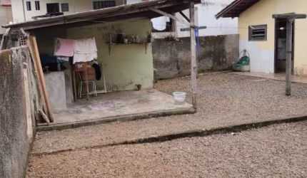 Casa com Grande Terreno no Jarivatuba