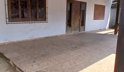 Casa em Terreno Amplo no Itinga
