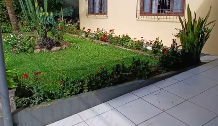 Linda e Averbada Casa no Paranaguamirim