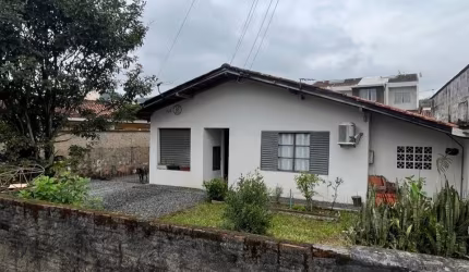 Linda e Ampla Casa no Paranaguamirim