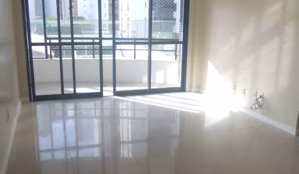 3 Quartos , sendo 1 suite, 95 mt, varanda, 2 garagens.Pituba Ville