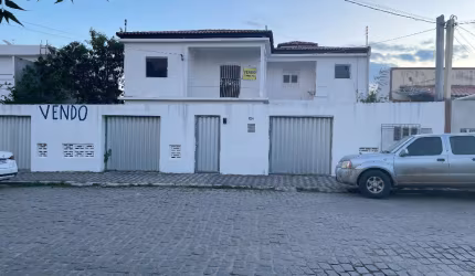 OPORTUNIDADE: CASA DUPLEX COM 12 QUARTOS 8 SANITÁRIOS 5 GARAGENS