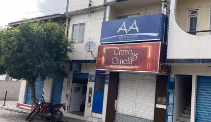 CONJUNTO DE 4 LOJAS COMERCIAIS E 5 APARTAMENTOS