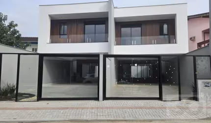 Casa Geminada para Venda em Joinville, Saguaçú, 3 dormitórios, 3 suítes, 4 banheiros, 2 vagas