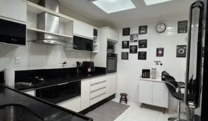 Excelente casa triplex com 3 qtos sendo uma suíte com 140m2 em Nilópolis/Rj