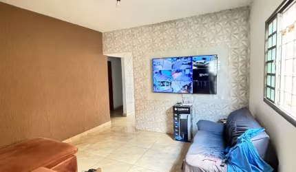Casa sozinha no lote !!!
