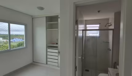 Apartamento 2/4 + dependência no Alphaville 1