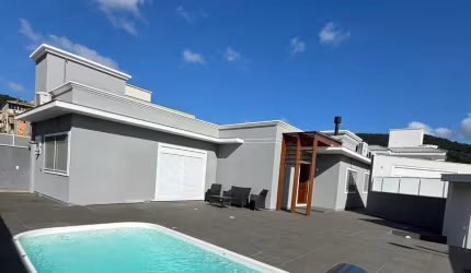 Casa térrea em condomínio fechado na praia dos Ingleses em Florianópolis
