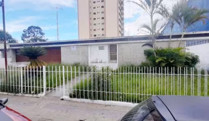 Excelente Casa para Fins Comerciais no Centro de Suzano