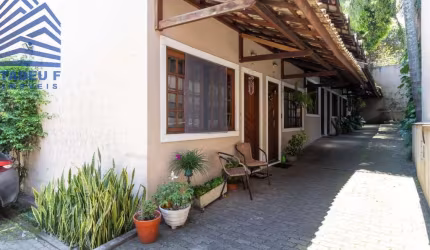 Casa de Condomínio a Venda, 2 dorms, 2 vagas na Vila Alexandria