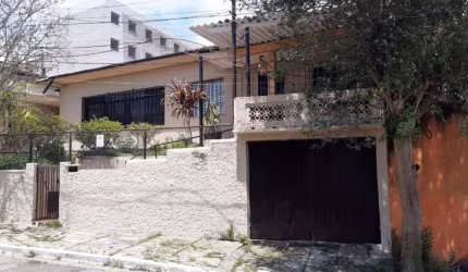 Casa a Venda, 4 dorm, 2 vagas no Jardim Monte Azul.
