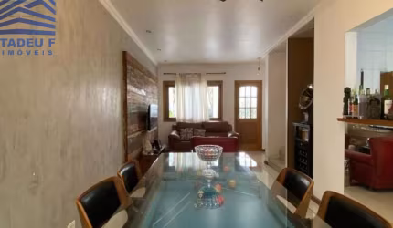 Casa de Condomínio a Venda, 4 dorms, 2 vagas na Granja Julieta