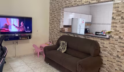 Casa 2 Quartos com Garagem e Cobertura - Dom Avelar